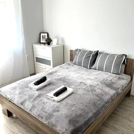 Apartment Solidarnosci, Metro, Wi-Fi, Tv, Youtube - By Hik Apartments Варшава Экстерьер фото
