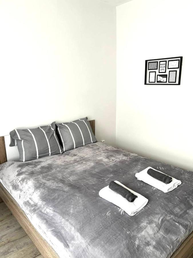 Apartment Solidarnosci, Metro, Wi-Fi, Tv, Youtube - By Hik Apartments Варшава Экстерьер фото