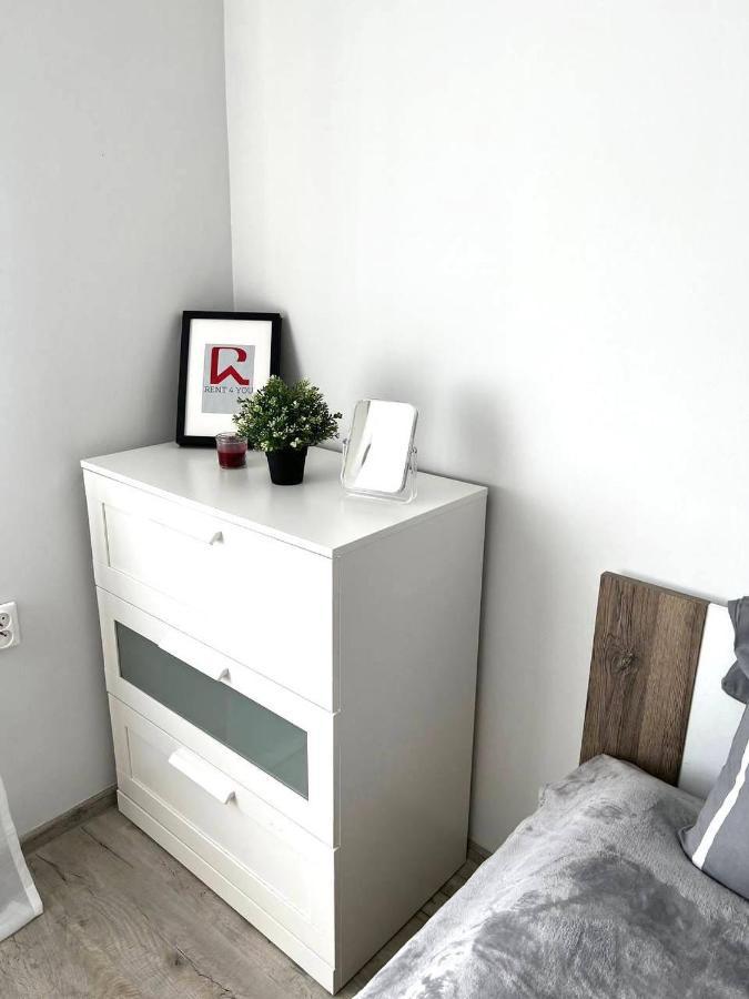 Apartment Solidarnosci, Metro, Wi-Fi, Tv, Youtube - By Hik Apartments Варшава Экстерьер фото